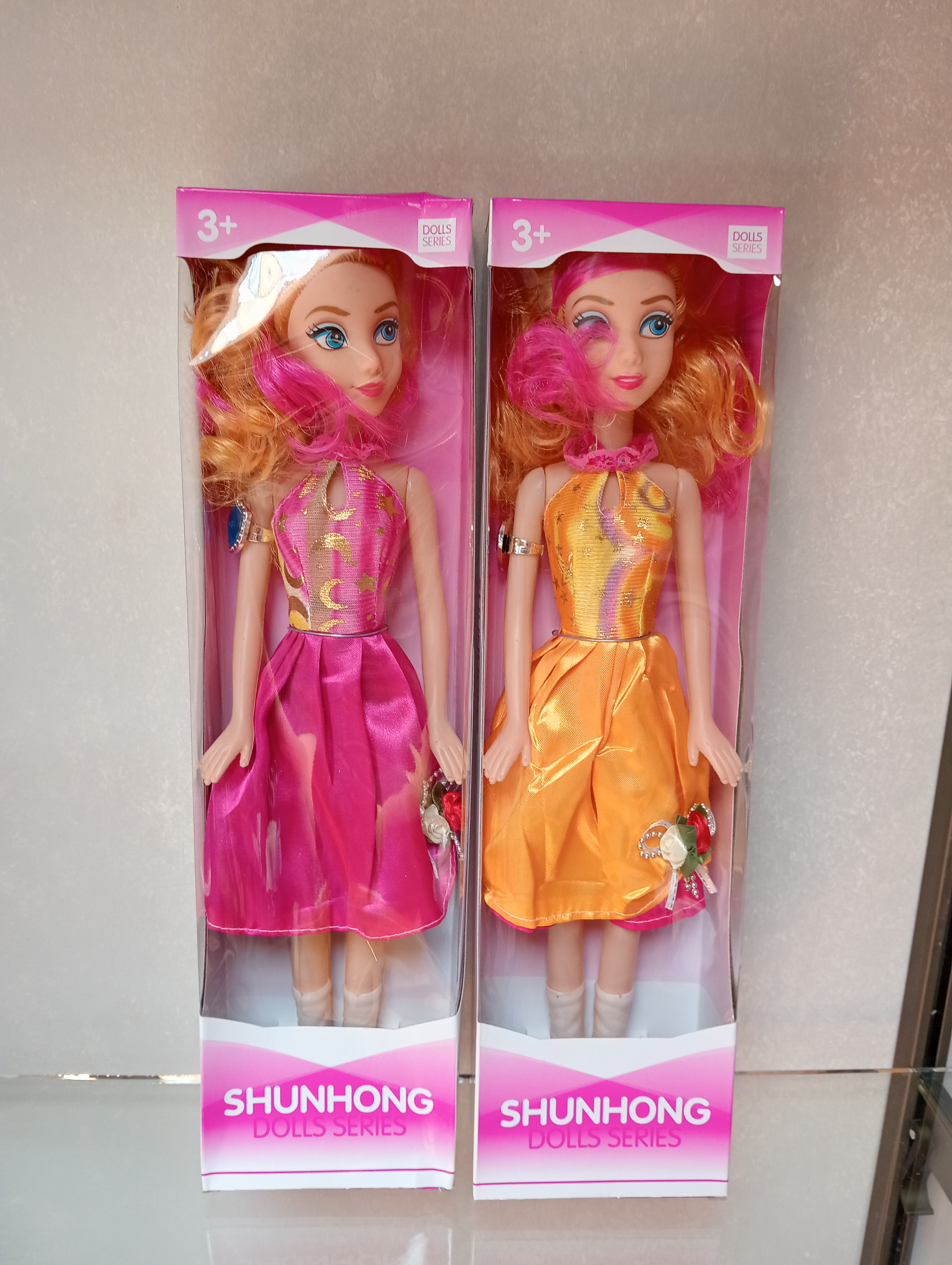 MUÑECA DOLLS